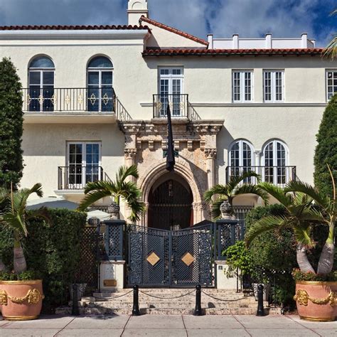 villa versace cadaveri|2 Men Found Dead at Versace Mansion Nearly 24 Years After.